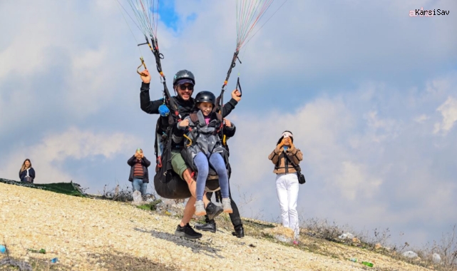 Özel Gereksinimli Çocuklara Yamaç Paraşütü Etkinliği