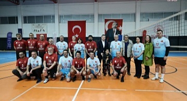 Silivri Belediye Başkanı Balcıoğlu, DMD hastası Berat için düzenlenen voleybol maçına katıldı