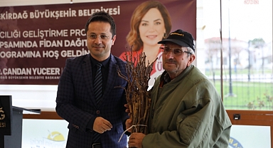 Tekirdağ Büyükşehir Belediyesi'nden Şarköylü üreticilere fidan desteği