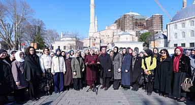 AK Parti Kadın Kolları'nın 300 Bini Aşkın Hatim Duası Ayasofya'da Yapıldı