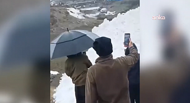 Hakkari'de çığ düşme anı kamerada
