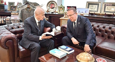 İzzet Ulvi Yönter, MHP Genel Başkan Yardımcılığı görevinden istifa etti