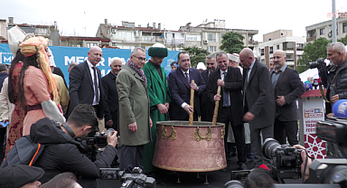 Mesir Macunu 21 Nisan'da Sultan Camisi'nden halka saçılacak