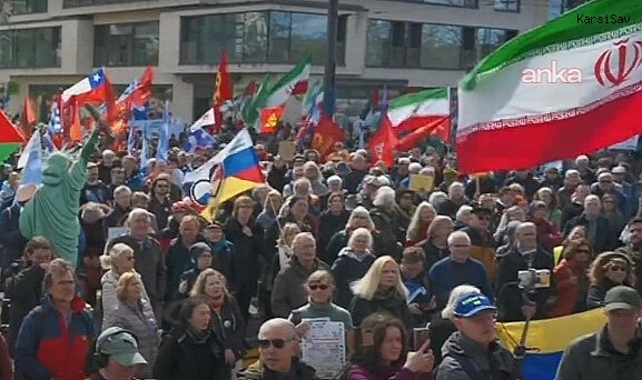 Almanya'da savaşa ve nükleer silahlanmaya karşı yürüyüşler düzenlendi