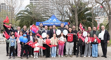 Anahtar Parti’den Kartal sahilinde 23 Nisan etkinliği: Yoğun katılım, renkli görüntüler