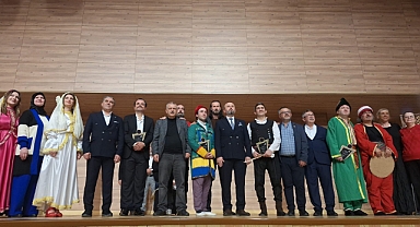 Bilecikliler Tuzla'da tiyatro sahnesinde buluştu