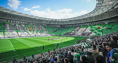 Bursaspor, şampiyonluğunu ilan ederek 1. Lig'e yükselmeyi garantiledi 