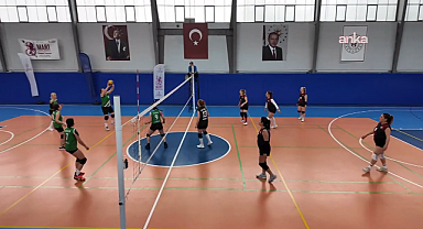 Evinin Sultanları Foça'da fileye uzandı