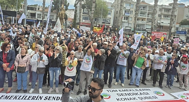 İzmir'de emekliler meydanlara çıktı: Sefalet zulmüne son