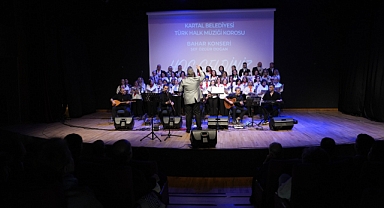 Kartal’da türkü rüzgârı esti: Türk Halk Müziği Korosu’ndan bahar konseri