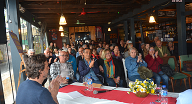 Köyceğiz'de gazeteci İsmail Arı'ya söyleşi ve imza desteği