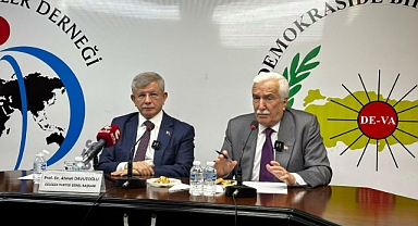 Ahmet Davutoğlu: “Türkiye’de Ahlaki ve Kurumsal Tahribat Yaşandı”
