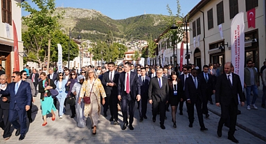 Bakan Kurum, Asrın İnşa Seferberliği’ni Hatay’da Mevkidaşlarına Anlattı