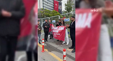 CHP Genel Merkezi'ne Bayramlaşma Pankartı Asıldı
