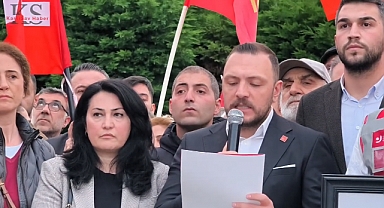 CHP Kartal'dan Atatürk Anıtı'na Yürüyüş: Mert Polat Basın Açıklamasını Okudu