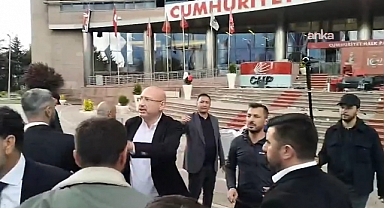 Kılıçdaroğlu'nun avukatı Celal Çelik ve bir grup, polis eşliğinde CHP Genel Merkez binasına girdi