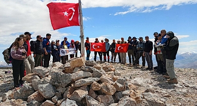 Malatya'da 19 Mayıs İçin Beydağı Zirve Yürüyüşü Düzenlendi