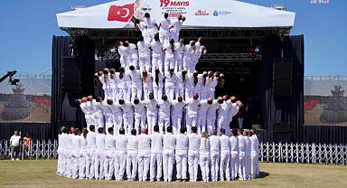 Maltepe'de 19 Mayıs Programı Gençlik Gösterileriyle Başladı, Zeynep Bastık Konseriyle Sürecek