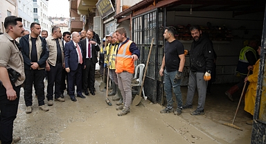 Ümit Özdağ Selden Etkilenen Havzalı Esnafı Ziyaret Etti