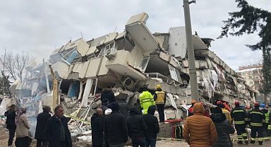 Depremde yıkılan Arı Apartmanı dosyasında 3 yıl 4 ay sonra fezleke