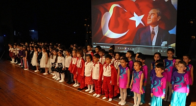 Kartal’da minik öğrenciler ilk diplomalarını coşkuyla aldı.