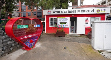 Maltepe’de kalp şeklindeki kumbaralar umut topluyor