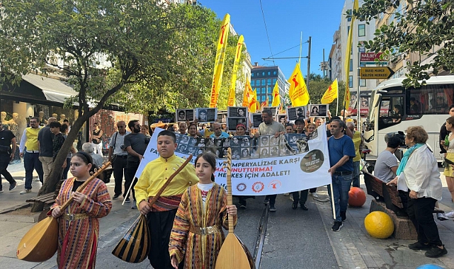 Sivas Katliamı'nda yaşamını yitiren 33 kişi 33'üncü yılda Kadıköy'de anıldı