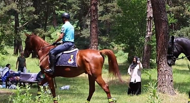Abant’ta atlı jandarma timleri devriye görevinde
