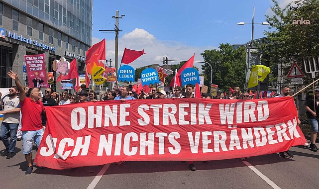 Almanya'nın Stuttgart kentinde sosyal harcamalardaki kesintiler protesto edildi