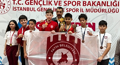 Fatih’in Genç Boksörlerinden 6 Madalya: İki Sporcu İstanbul Şampiyonu Oldu