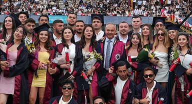 İstanbul Rumeli Üniversitesi 9. Dönem Mezunlarını Uğurladı