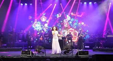 Kırkpınar’da Melek Mosso konseriyle müzik ziyafeti yaşandı