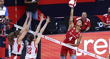A Milli Kadın Voleybol Takımı, Avrupa Şampiyonası'nda Polonya'ya 3-2 yenildi