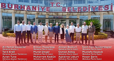 Burhaniye'de Belediye Başkanı Deveciler ve 14 meclis üyesi YENİ Parti'ye katıldı