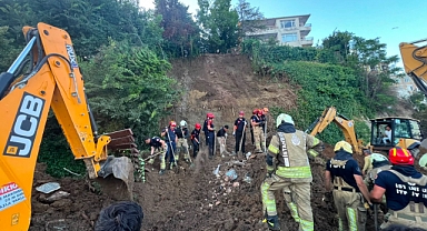 Büyükçekmece'de sahil bölgesinde toprak kayması 