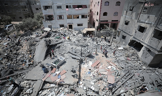 El Cezire: İsrail, Gazze'deki enkazları taşıyarak insanlık suçlarını gizliyor