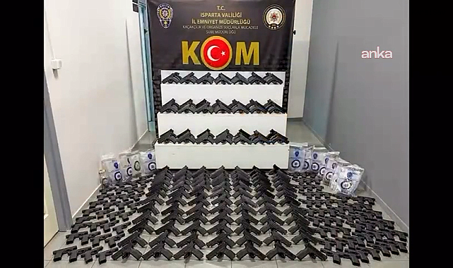 Isparta'da bir araçta yapılan aramada 165 tabanca ele geçirildi