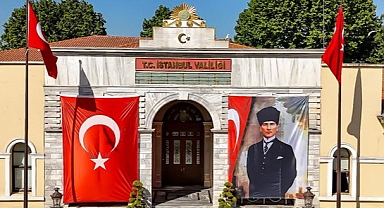 İstanbul Valiliği: Çatalca yakınlarında özel uçuş okulu eğitim uçağı düştü, pilot hafif yaralı kurtuldu