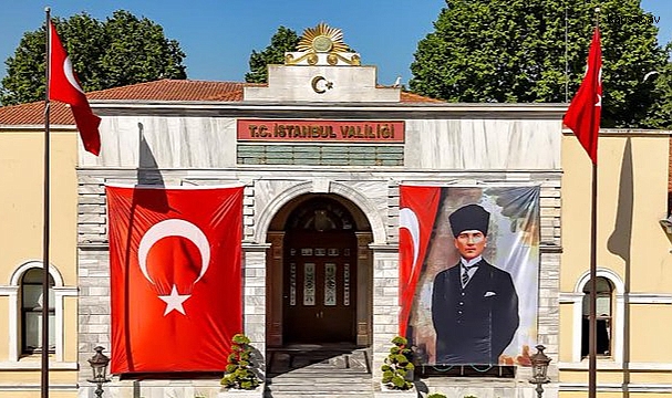 İstanbul Valiliği: Çatalca yakınlarında özel uçuş okulu eğitim uçağı düştü, pilot hafif yaralı kurtuldu