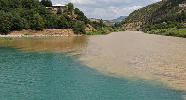 Tunceli'de iki nehir, iki renk: Munzur ve Pülümür'ün buluşması