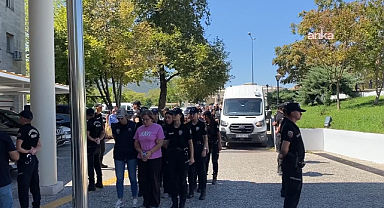 FETÖ'nün suikast timindeki eski yüzbaşıya destek sağladıkları belirlenen 10 şüpheli serbest bırakıldı