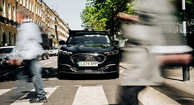 Londra’da robotaksi dönemi başladı: Uber ve Wayve’ın AI araçları yola çıktı