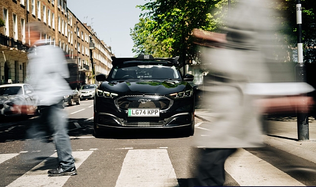 Londra’da robotaksi dönemi başladı: Uber ve Wayve’ın AI araçları yola çıktı