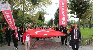CHP Kartal'dan Cumhuriyet'in 103. yılında Atatürk Anıtı'na çelenk: “Cumhuriyet en büyük mirasımız”