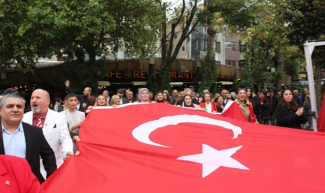 CHP Kartal'dan Cumhuriyet'in 103. yılında Atatürk Anıtı'na çelenk: “Cumhuriyet en büyük mirasımız”