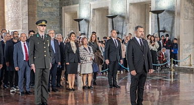 Hekimler 1 Ekim Ulusal Muayenehane Hekimleri Günü’nde Anıtkabir’i ziyaret etti