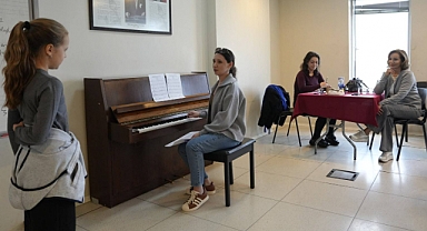 Kartal Belediyesi Sanat Akademisi'nde yetenek sınavları yapıldı: Yüzlerce çocuk müzik için yarıştı