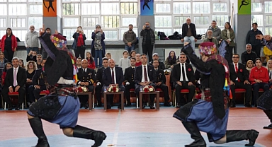 Kartal'da Cumhuriyet'in 103. yılı kutlandı: Kaymakam Çakıcı'dan gençlere Cumhuriyet mesajı