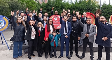 Zafer Partisi Kartal’da Cumhuriyet Bayramı’nı kutladı, Cemil Aydın’a parti rozeti takıldı